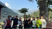 Istirahat makan siang dg view sungai sebelum sampai Pokhara