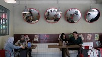 Pengunjung Tempat ngopi di Bogor