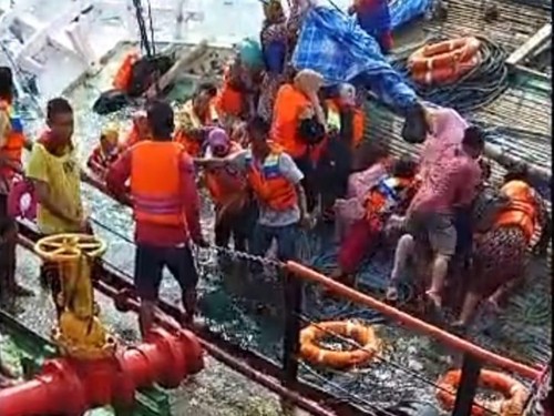 Video tenggelamnya KLM Lorena di perairan Situbondo.