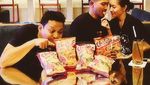 Kompaknya Yama Carlos dan Carina Ivola saat Kulineran Bersama