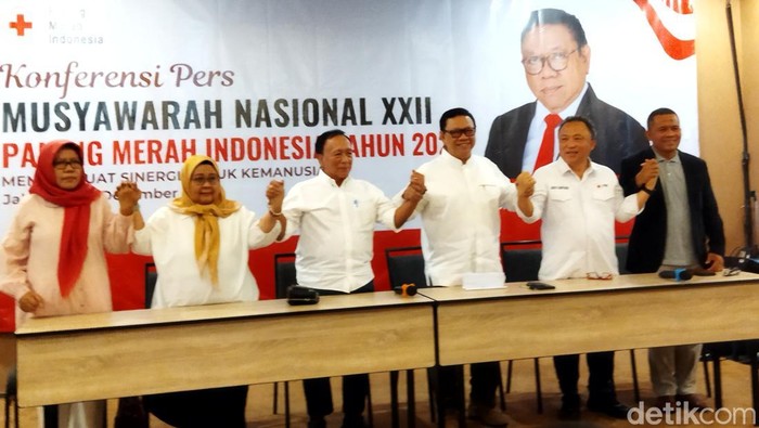 Agung Laksono dkk jumpa pers terkait Munas PMI