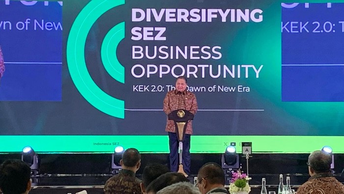 Menteri Koordinator Bidang Perekonomian Airlangga Hartarto, dalam acara Indonesia SEZ Business Forum 2024 di Hotel St. Regis Jakarta, Senin (9/12/2024).
