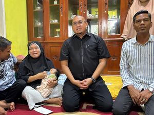Andre Rosiade Bantu Biaya Pengobatan Bayi Tanpa Anus di Solok Selatan