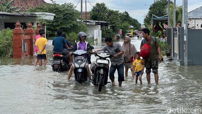 banjir luapan avur watudakon mojokerto
