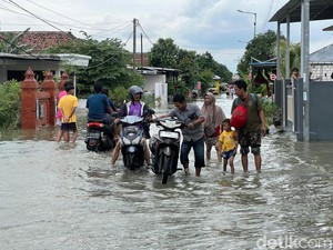 Luapan Avur Watudakon Juga Banjiri Ratusan Rumah dan 2 Sekolah di Mojokerto