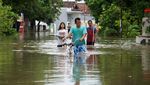 Penampakan Banjir Setinggi Perut yang Rendam Jombang