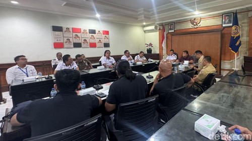 Dinas Perhubungan (Dishub) Bali menggelar pertemuan dengan aplikator dan koperasi angkutan sewa khusus (ASK) di Denpasar, Senin (9/12/2024)