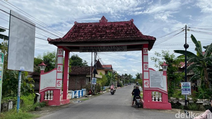 Desa Mojorejo, Kecamatan Jetis, Ponorogo asal orang tua Gus Miftah sebelum transmigrasi ke Lampung, Sumatera