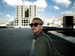 Tampil Beda, Gaya Baru Iqbaal Ramadhan yang Kini Berkepala Botak