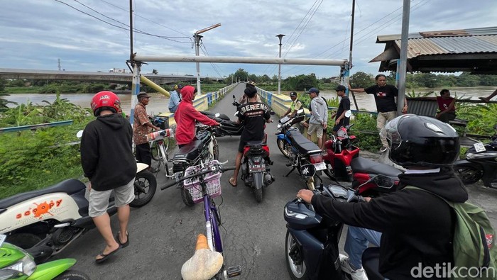 Jembatan Pagerluyung di Mojokerto Ditutup Sementara
