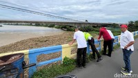 Sebagai alternatifnya, para pengendara dari utara Sungai Brantas harus melalui Jembatan Gajah Mada atau Jembatan Lespadangan untuk menuju Kota Mojokerto.