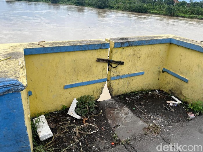 Jembatan Pagerluyung di Mojokerto Ditutup Sementara