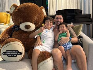 Home Sweet Home! Jessica Iskandar dan Vincent Akhirnya Kumpul dengan Anak
