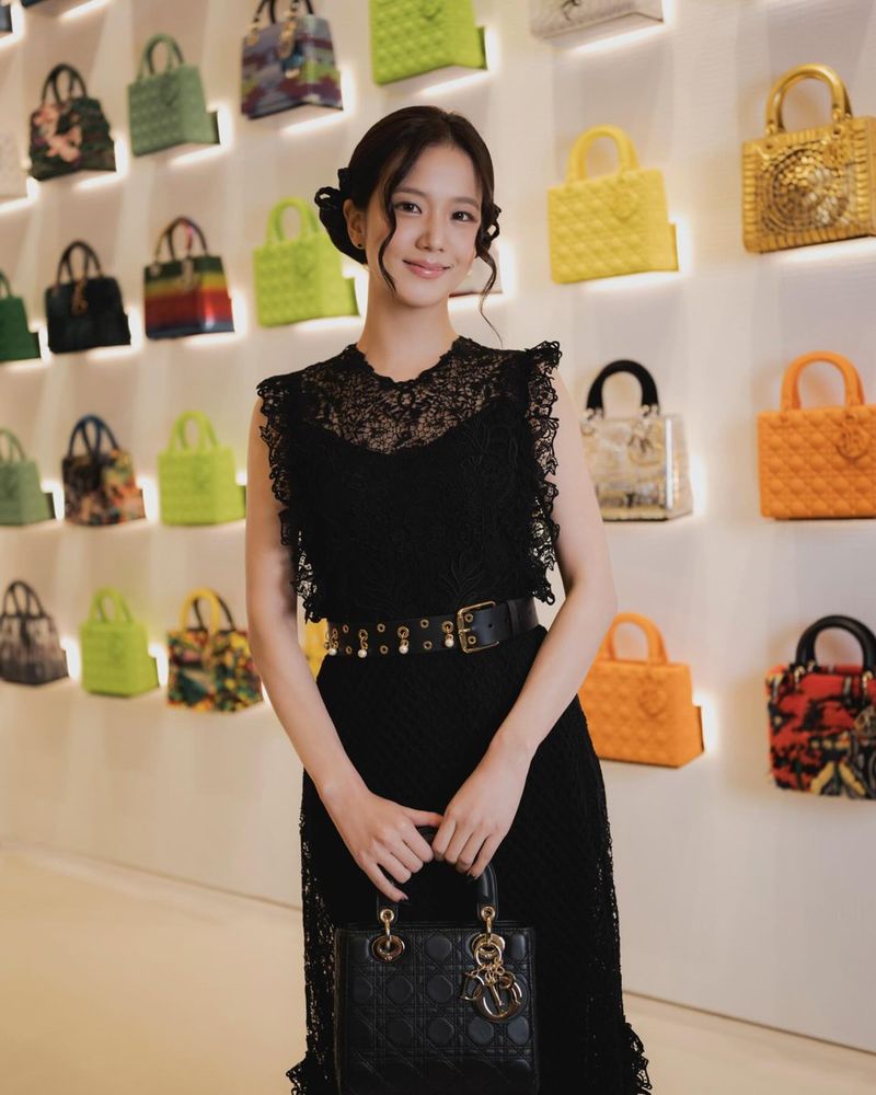 Jisoo BLACKPINK menghadiri acara pembukaan Dior Gold House di Bangkok