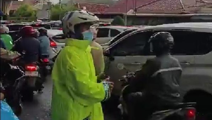 Jl Letjend R Suprapto dari arah Cempaka Putih arah Senen, Jakarta Pusat