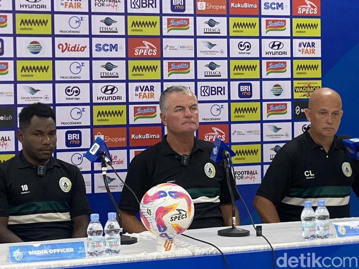 Jumpa pers PSS Sleman usai menghadapi Persib Bandung di Stadion Manahan, Kota Solo, Senin (9/12/2024) malam.