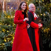 Kate Middleton, demikian ia akrab dikenal, menghadiri konser Together at Christmas 2024 pada 6 Desember lalu. Acara tahunan yang ia gelar bersama Pangeran William sejak 2021 itu disiarkan pada Malam Natal, Selasa (24/12/2024), di stasiun TV Inggris ITV. (Foto: Getty Images/Max Mumby/Indigo)