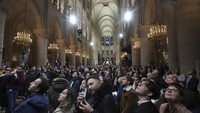 Katedral Notre Dame kembali dibuka untuk pertama kalinya sejak kebakaran dahsyat pada tahun 2019. 