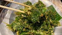 Kalau ini Bayam Crispy (Rp 15 ribu) yang digoreng dengan sedikit tepung. Teksturnya renyah garing, mirip keripik yang lembut.