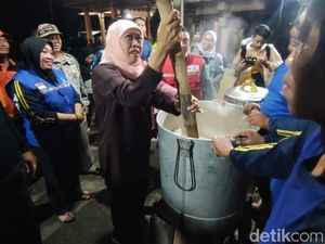 Khofifah Bantu Tangani Banjir Luapan Avur Watudakon di Mojokerto-Jombang