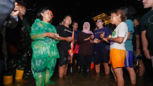 Khofifah tinjau banjir di Mojokerto dan Jombang