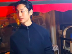 Viral Penjual Kaki Lima Tampan Mirip Jung Hae In, Gerobaknya Diserbu Pembeli