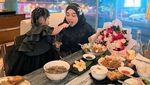Kompak! Ria Ricis Ajak Moana Makan Steak hingga Mie