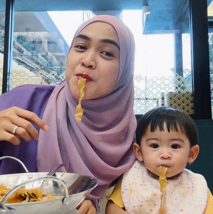 Kompak! Ria Ricis Ajak Moana Makan Steak hingga Mie Kompak! Ria Ricis Ajak Moana Makan Steak hingga Mie