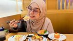 Kompak! Ria Ricis Ajak Moana Makan Steak hingga Mie