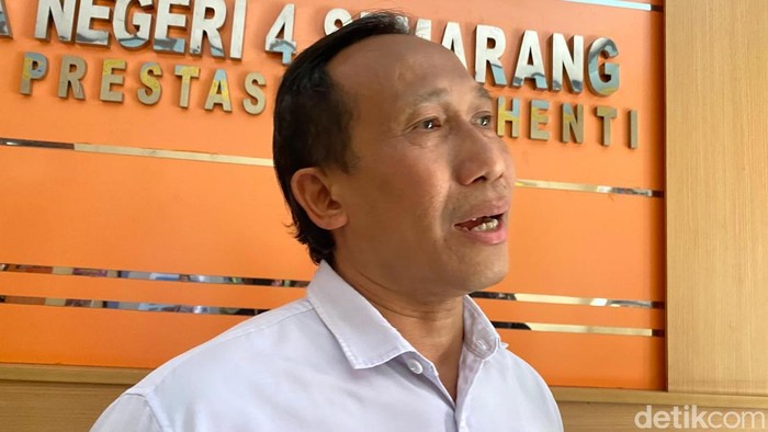 Kuasa Hukum korban, Zainal Abidin di SMKN 4 Semarang, Kelurahan Mugassari, Kecamatan Semarang Selatan, Senin (9/12/2024).