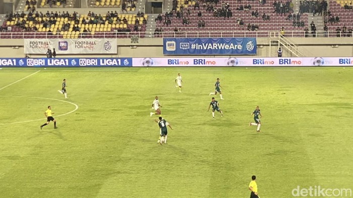 Laga PSS Sleman vs Persib Bandun di Stadion Manahan, Solo, Senin (9/12/2024).