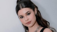 Maria Theodore dulu suka jadi penyambut buat siswa-siswa lain di sekolahnya. (Foto: dok Instagram)