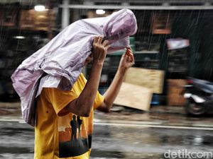 Masyarakat Diminta Waspada Cuaca Ekstrem Saat Libur Nataru 2024/2025