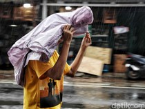 Masyarakat Diminta Waspada Cuaca Ekstrem Saat Libur Nataru 2024/2025