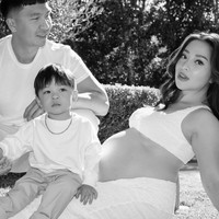 Jelang lahiran anak kedua, Nikita Willy bersama suami dan putra pertamanya diketahui sudah tinggal di Amerika untuk sementara waktu. Melalui akun Instagram pribadinya istri Indra Priawan itu baru saja kembali membagikan hasil pemotretan maternity dirinya. Foto: Instagram/@nikitawillyofficial94