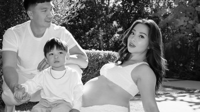 8 Foto Maternity Nikita Willy di Amerika, Tampil Glowing Pamer Baby Bump