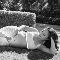 Tampil cantik dengan riasan natural, wanita 30 tahun itu pamer bare baby bump yang terlihat sudah semakin besar. Putra pertama Nikita, Issa Xander tampaknya juga sudah tak sabar untuk seegera menjadi kakak. Foto: Instagram/@nikitawillyofficial94