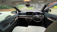 Bagian dasbor mobil ini juga tampak modern dengan panel instrumen digital 7 inci dan layar entertainment 9 inci yang bisa menjalankan fitur konektivitas. Foto: Luthfi Anshori/detikOto
