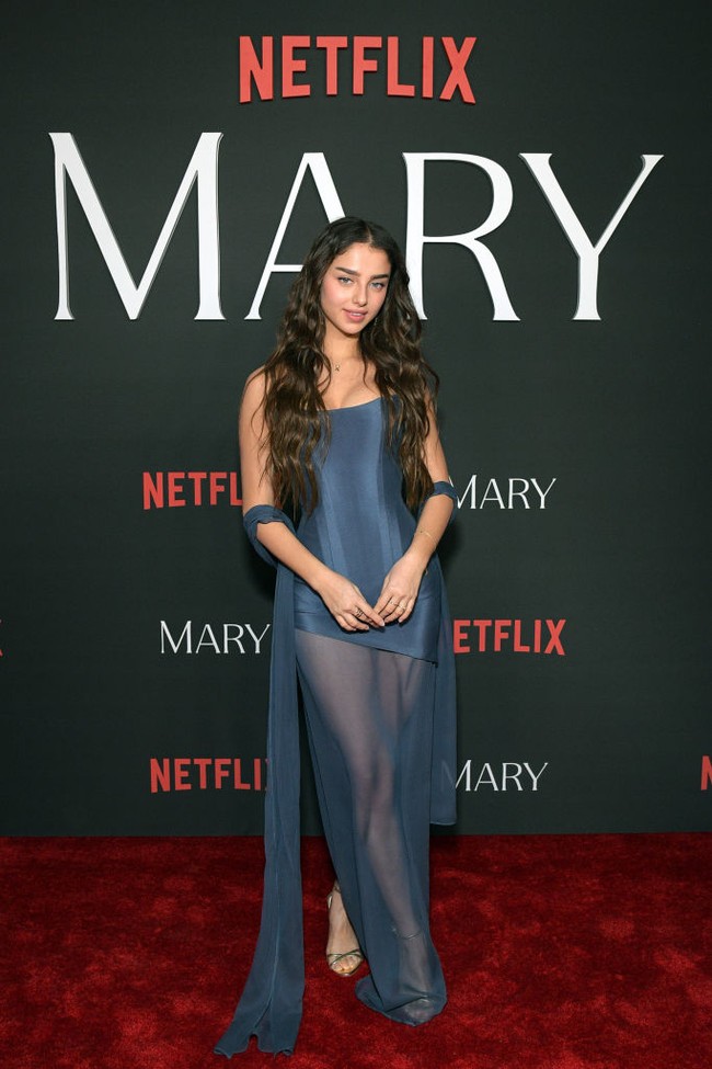 Seperti apa jejak karier Noa Cohen? Sebelum terjun ke dunia akting, seperti dilansir dari The Direct, perempuan 21 tahun itu sempat bekerja di sebuah media TV berita Israel. (Foto: Charley Gallay/Getty Images for Netflix)