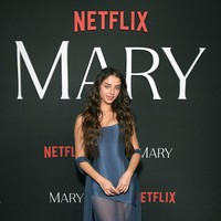 Seperti apa jejak karier Noa Cohen? Sebelum terjun ke dunia akting, seperti dilansir dari The Direct, perempuan 21 tahun itu sempat bekerja di sebuah media TV berita Israel. (Foto: Charley Gallay/Getty Images for Netflix)