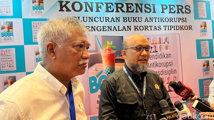Novel Baswedan (kanan)