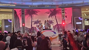 Grup WM Entertainment ini membawakan lagu Nonstop, Dolphin, dan Dun Dun Dance.