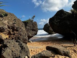 Potret Pantai Mbuluk, Hidden Gem Cantik di Balik Tebing Batu Gunungkidul