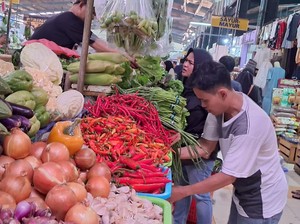 Pengunjung Pasar Modern Masih Ramai di Tengah Isu Daya Beli Lesu