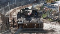 Perdana Menteri Israel Benjamin Netanyahu memuji penggulingan Assad pada hari Minggu sebagai hari bersejarah yang menyusul serangan yang dilancarkan Israel terhadap pendukung Assad, Iran dan Hizbullah di Lebanon.  
