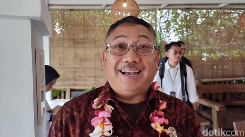 Plt Deputi Bidang Pengembangan Destinasi dan Infrastruktur Kementerian Pariwisata Hariyanto saat diwawancarai di Jatiluwih, Tabanan, Bali, Senin (9/12/2024).