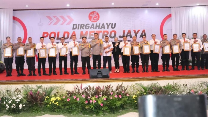 Polda Metro Jaya merayakan hari ulang tahun yang ke-75.