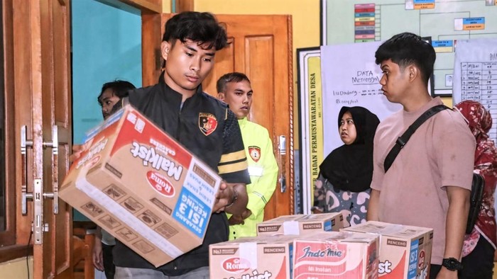 Polres Sukabumi beri bantuan ke desa terdampak bencana