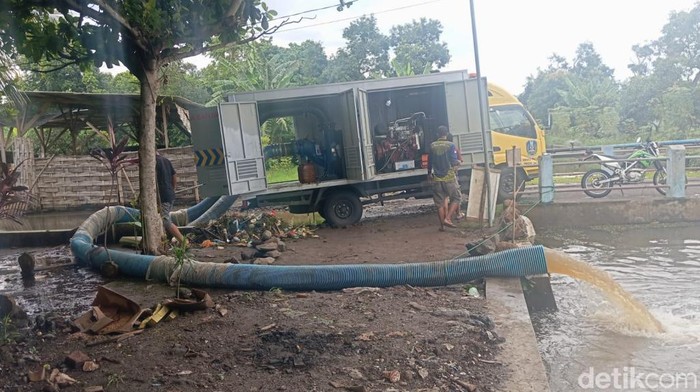 Pompa sedot banjir di Pasuruan