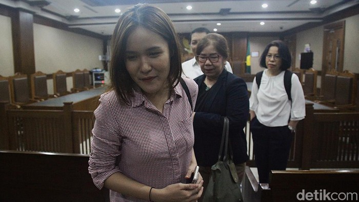 Mantan terpidana kasus pembunuhan berencana terhadap Wayan Mirna Salihin, Jessica Kumala Wongso mengikuti sidang peninjauan kembali (PK) di Pengadilan Negeri Jakarta Pusat, Jakarta, Senin (9/12/2024).